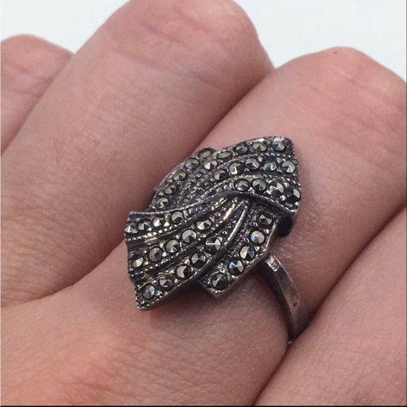 Sterling & Marcasite Ring - Picture 2 of 6
